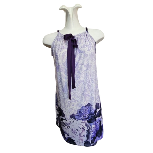 Pretty Tunic Length Top With Adjustable Neck Thst Ties In A Bow. - Picture 2 of 6